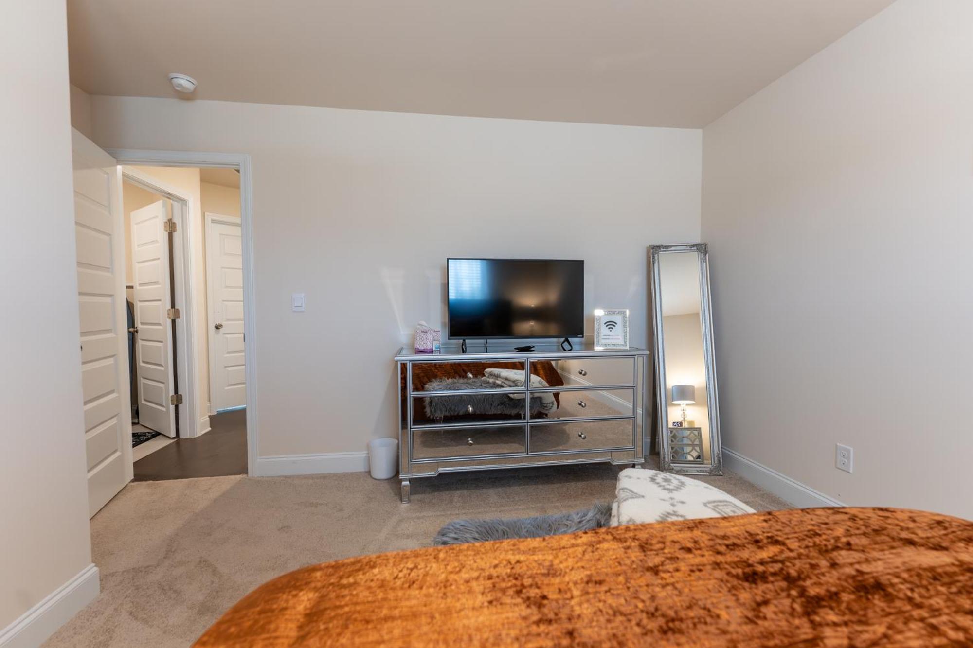 Luxury Bedroom With Private Bath Hampton Ngoại thất bức ảnh